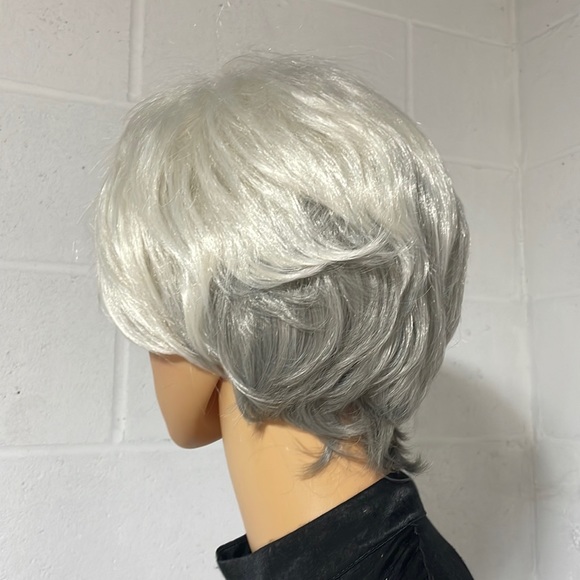 NWT 10” white silver platinum wavy short ombré white dimension men or unisex wig - Picture 7 of 15